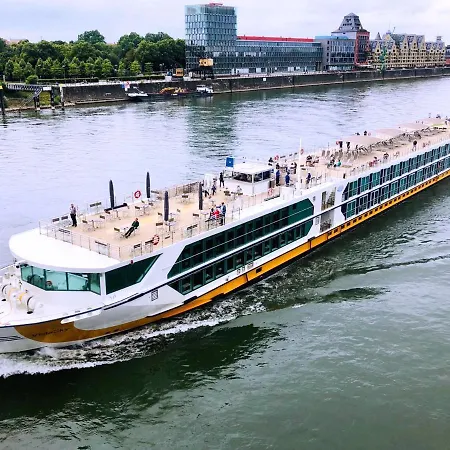 Fairtours Hotelschiff Vistasky 船屋 杜塞尔多夫