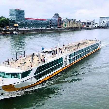 Fairtours Hotelschiff Vistasky 船屋 杜塞尔多夫